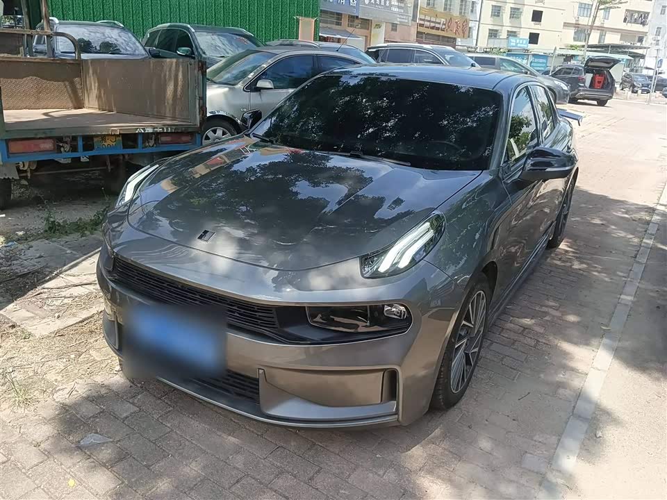 Lynk & Co 03