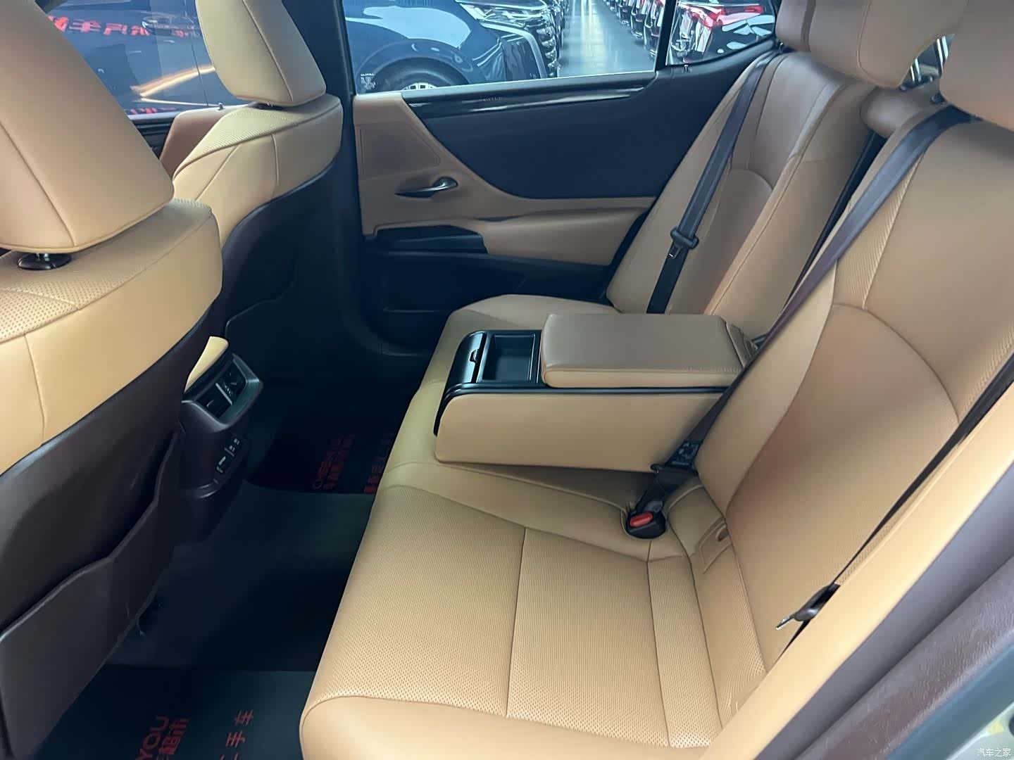 Lexus ES, 2019 10