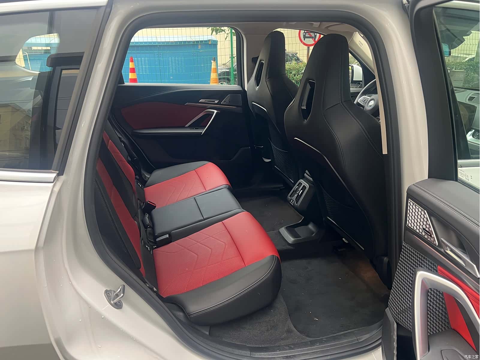 BMW iX1, 2025 13