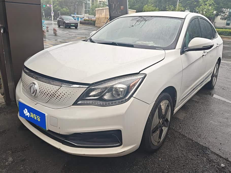 Dongfeng E70