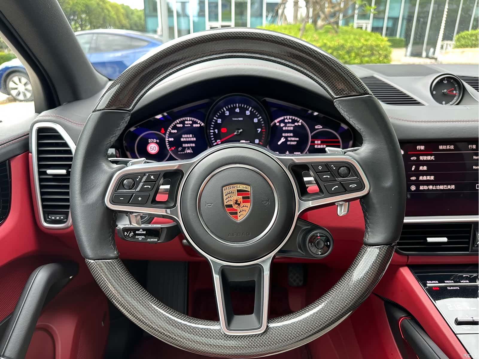 Porsche Cayenne, 2023 все фото