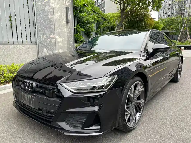 Audi A7L 2023 — купить из Китая под заказ