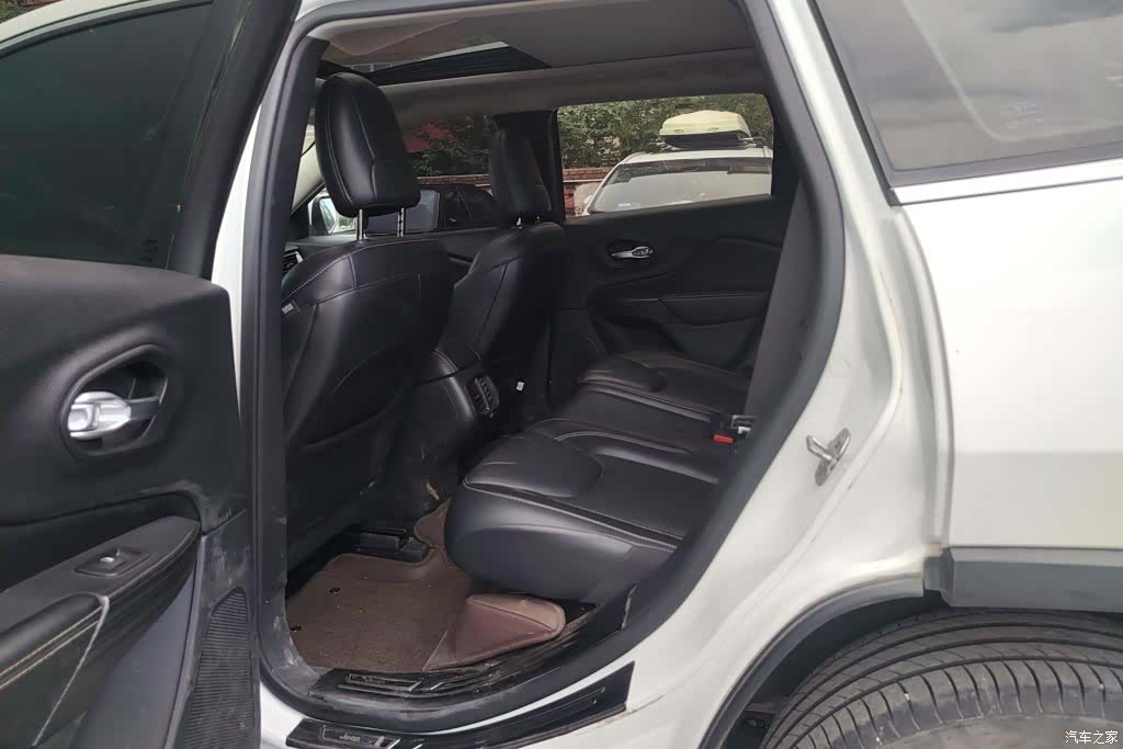 Jeep Cherokee, 2017 11