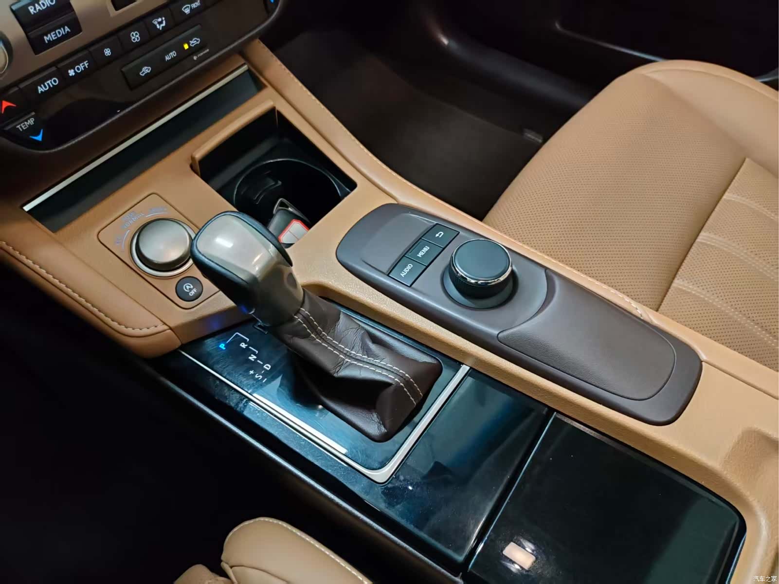 Lexus ES, 2018 9