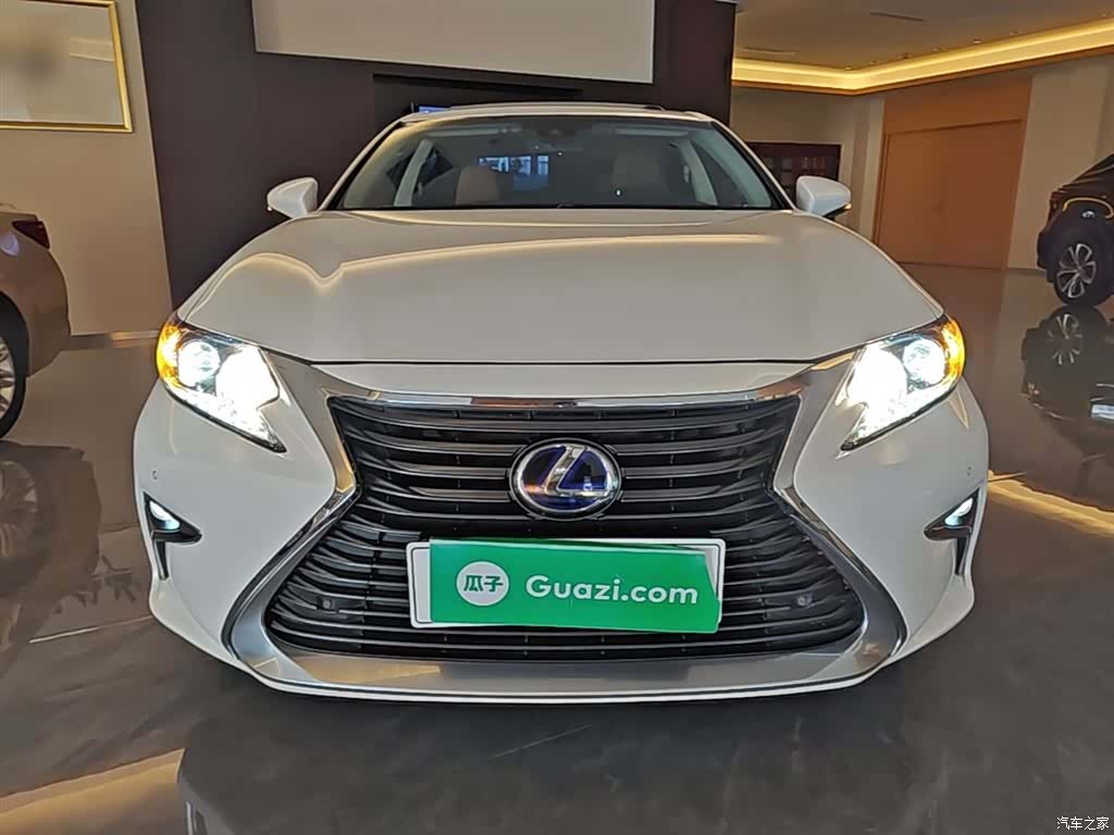 Lexus ES, 2016 3