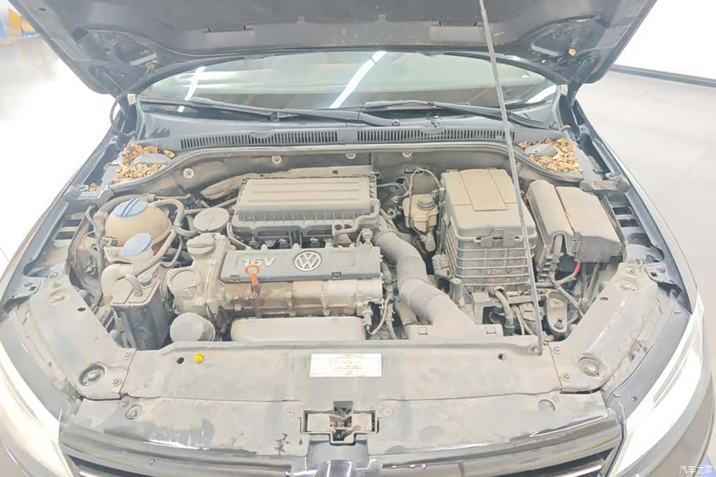 Volkswagen Sagitar, 2015 10