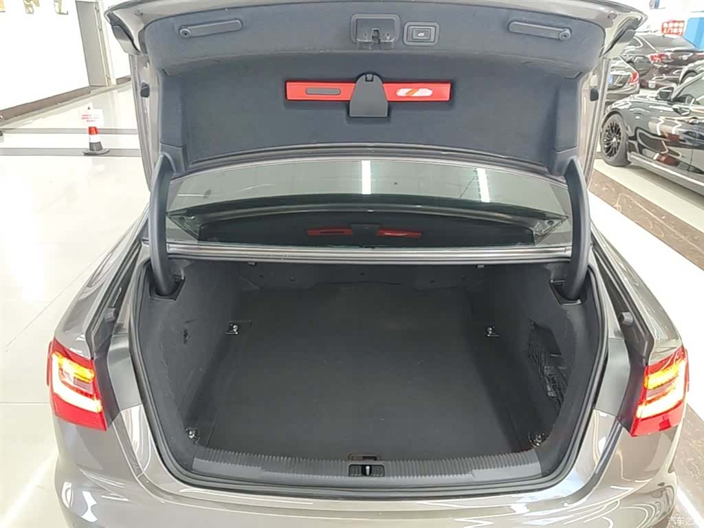 Audi A6L, 2014 19
