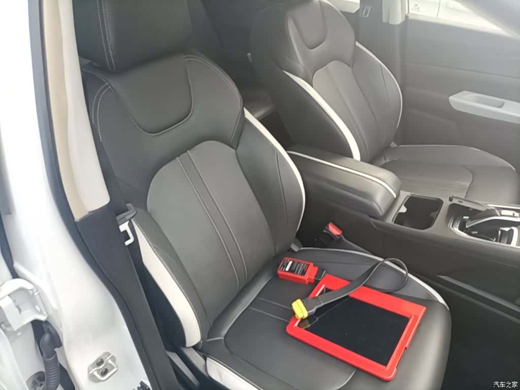 DongFeng E70, 2023 18