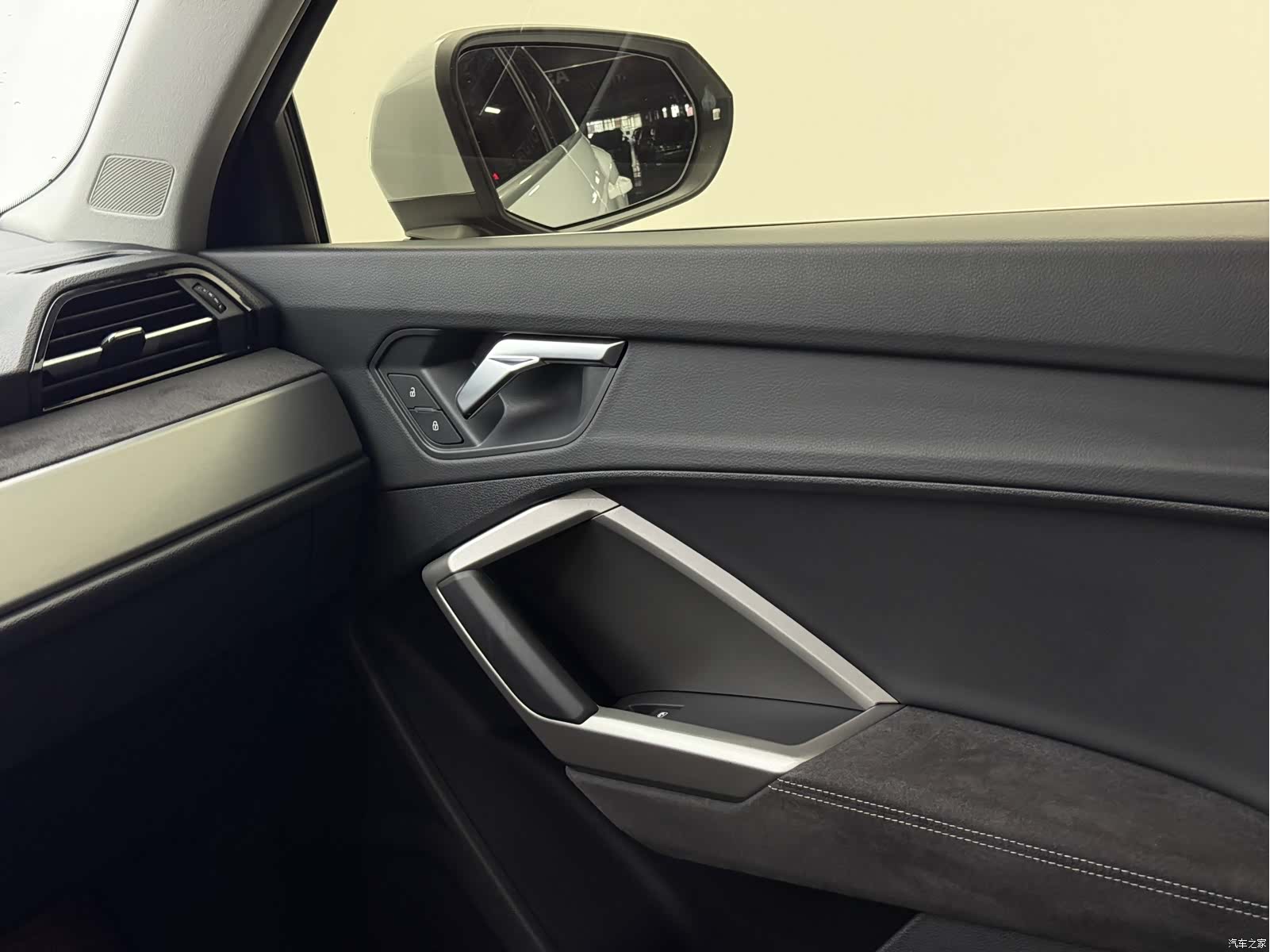 Audi Q3, 2023 11