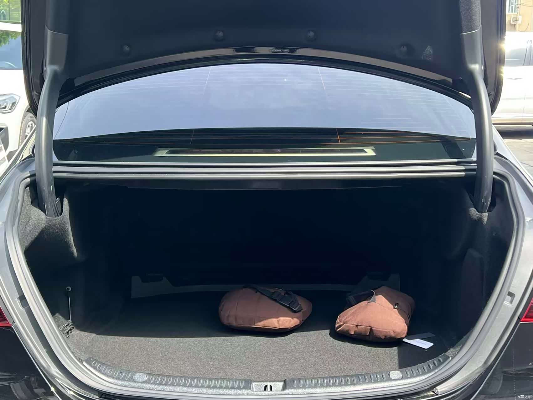 Mercedes-Benz E-Class, 2022 11