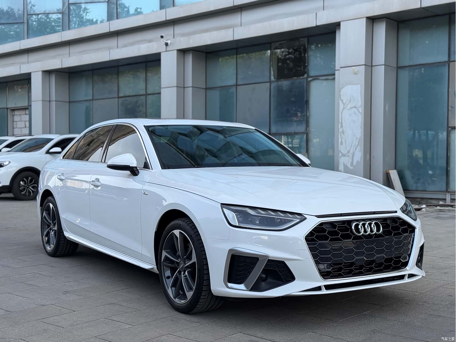 Audi A4L, 2022 3