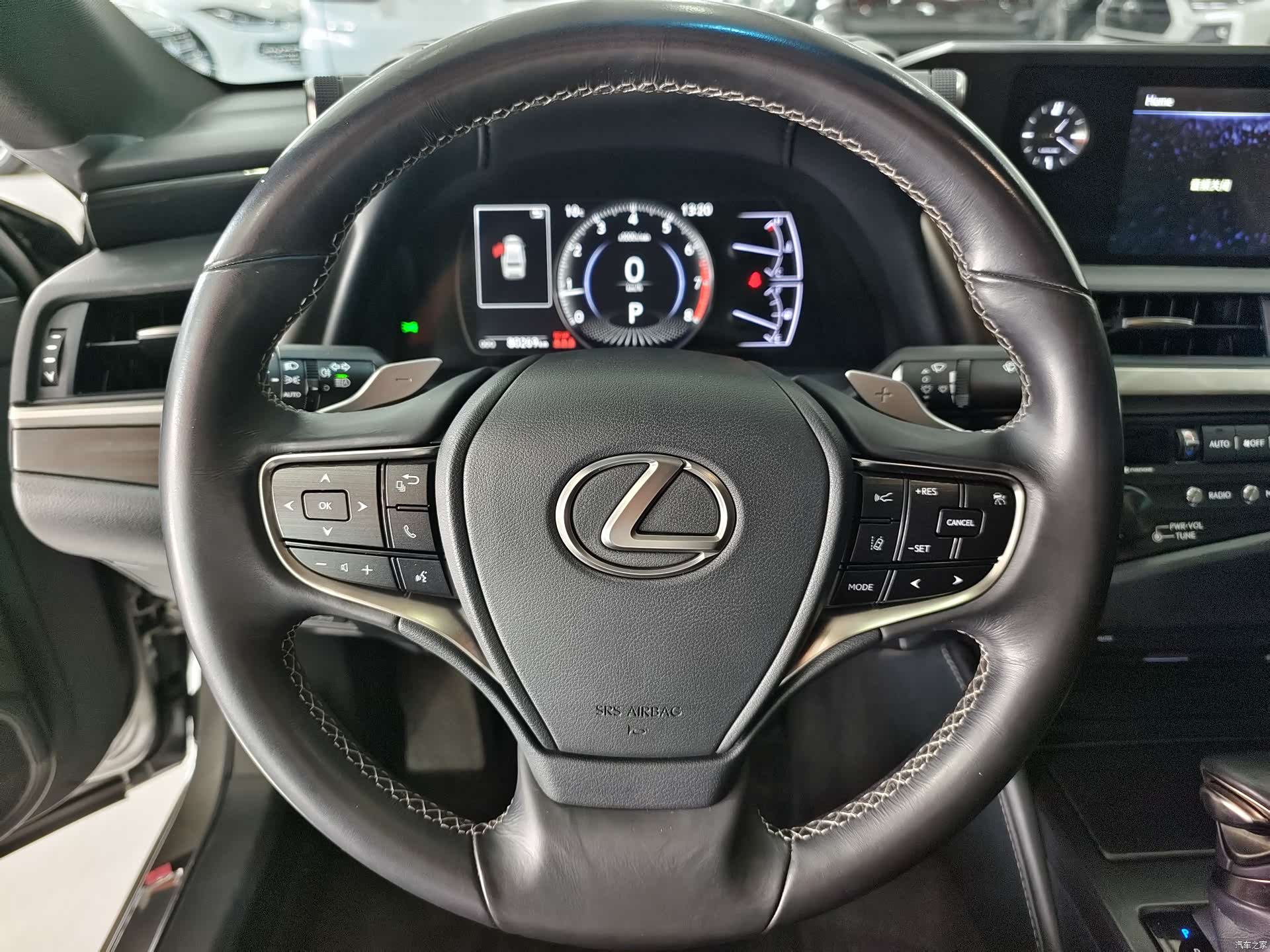 Lexus ES, 2019 10