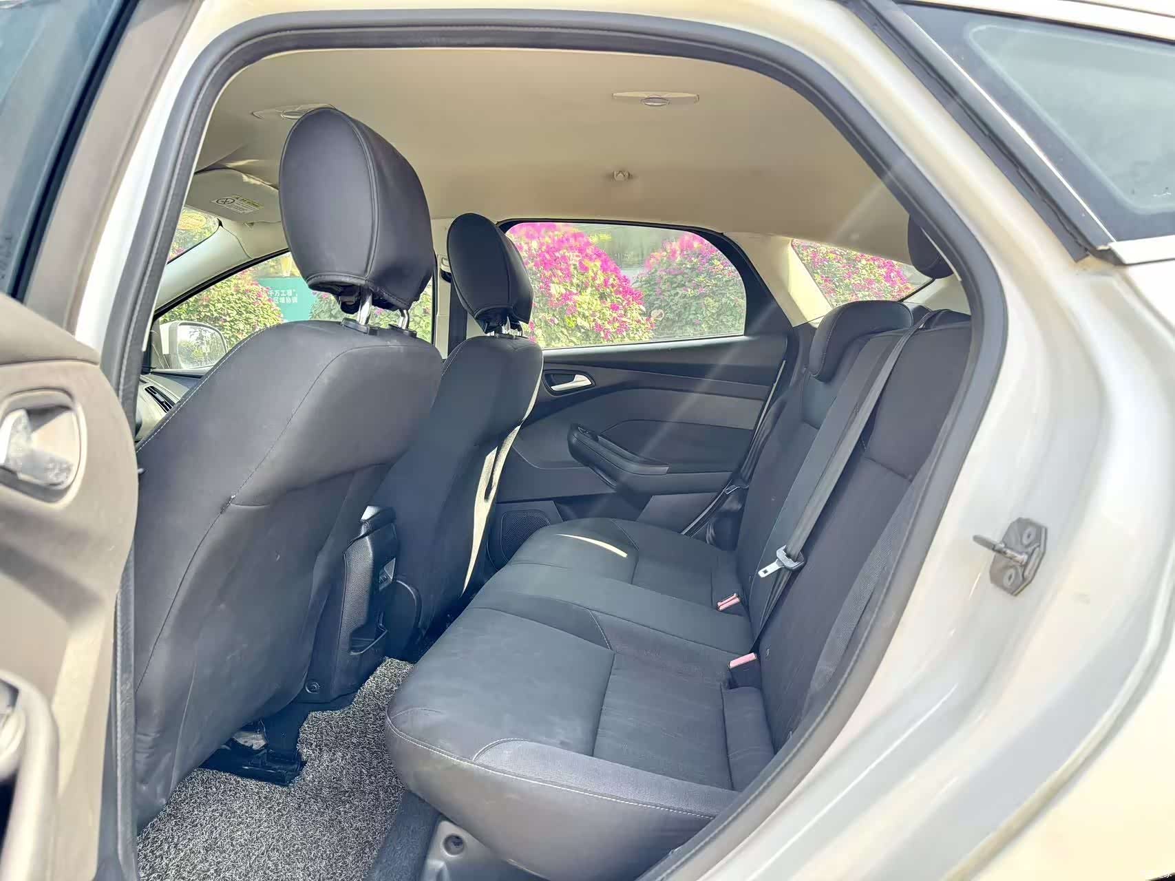 Ford Focus, 2015 6