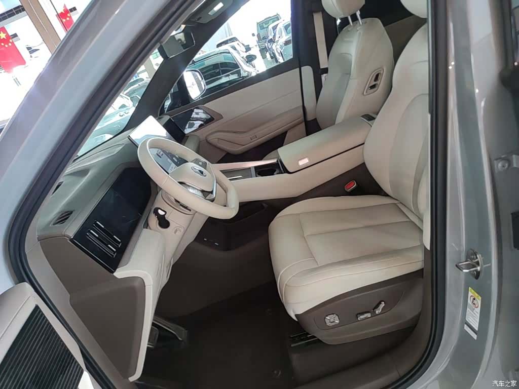 Denza N8, 2025 15