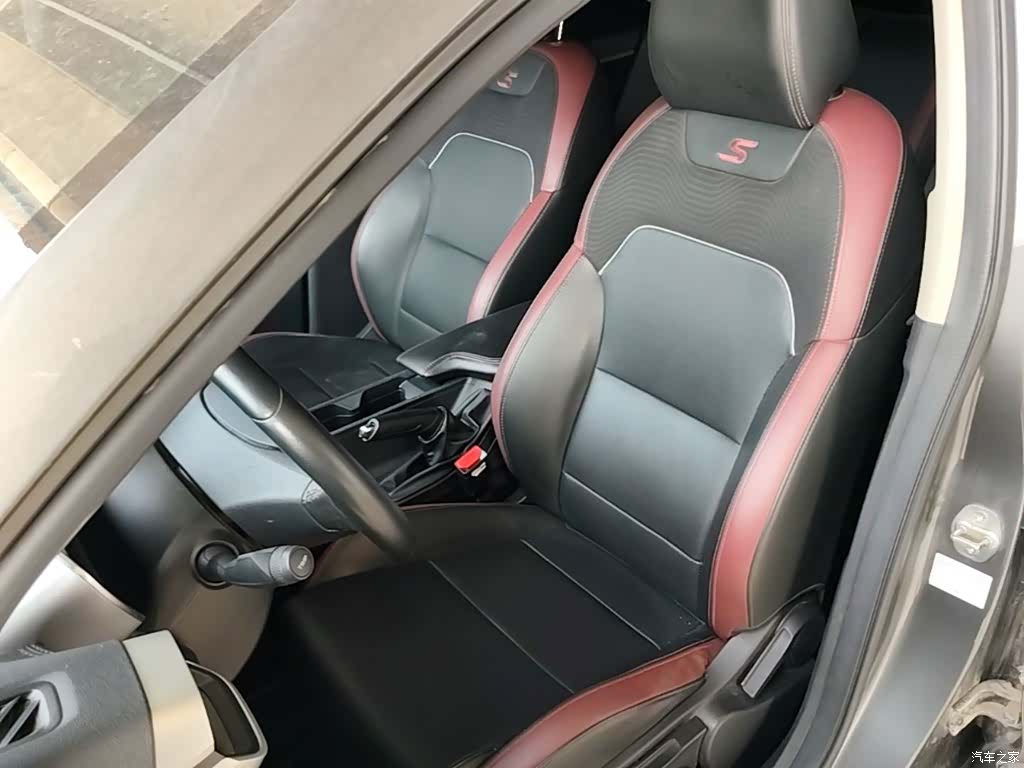 Geely Coolray, 2022 15