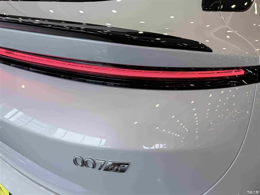 Zeekr 007, 2025 32