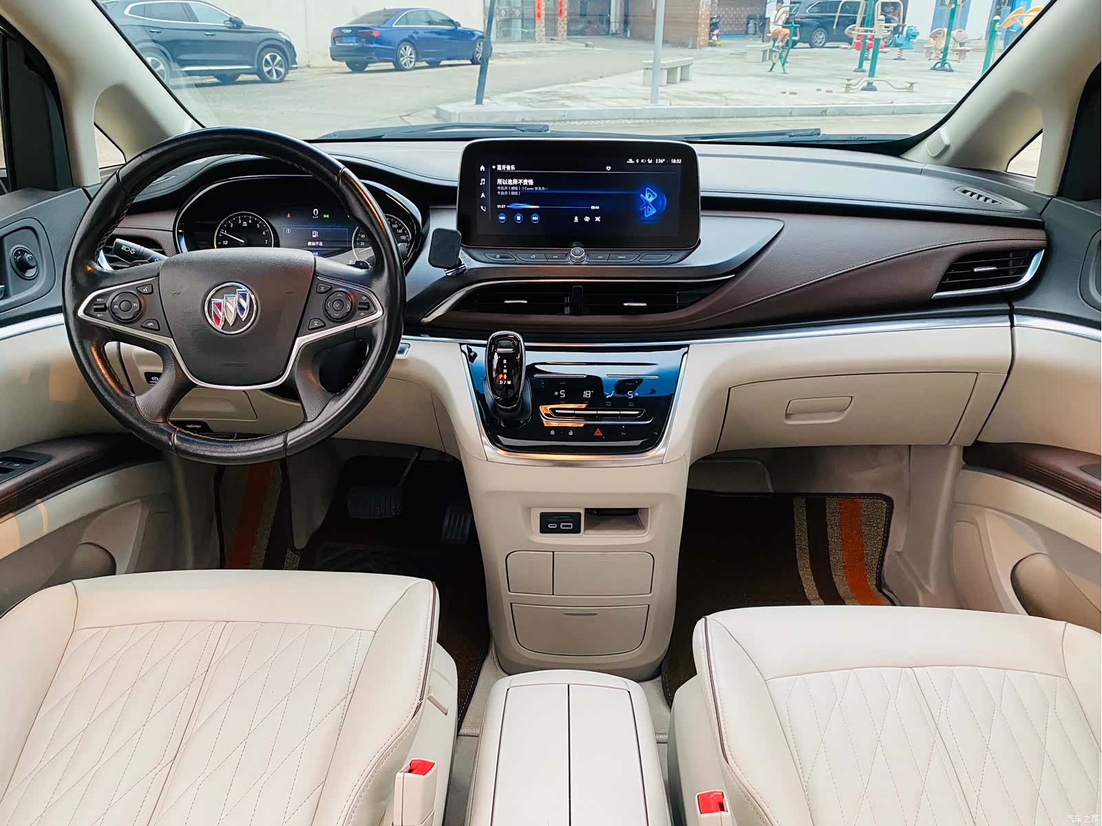 Buick GL8, 2021 9