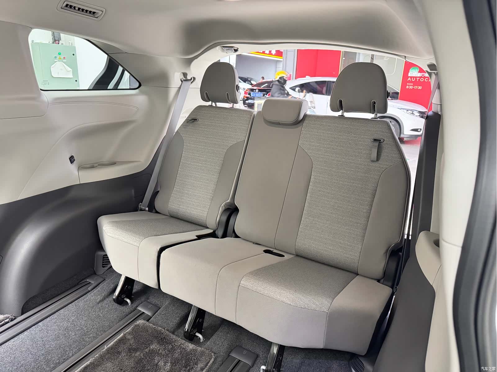 Toyota Sienna, 2022 18