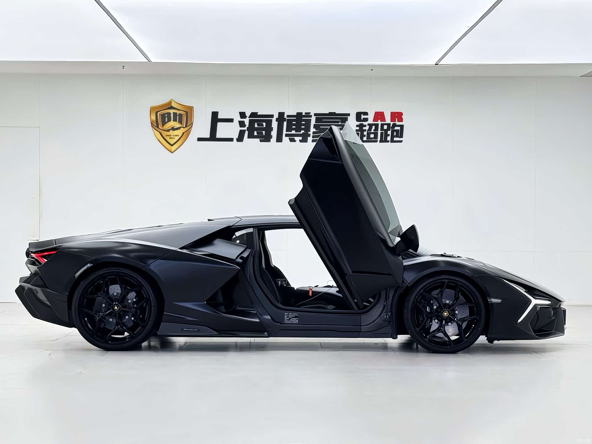 Lamborghini Revuelto, 2025 7