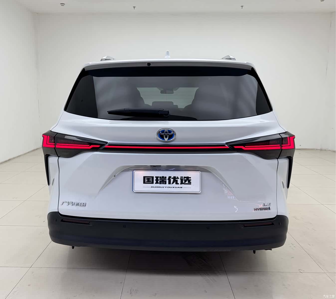 Toyota Sienna, 2022 все фото