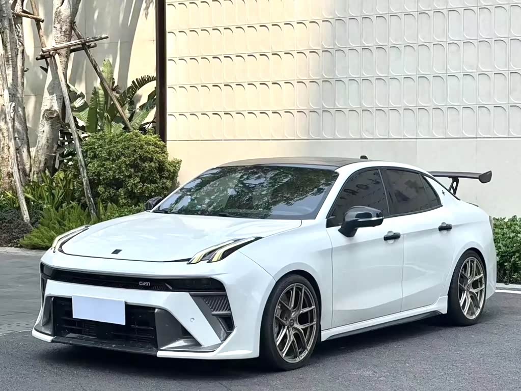 Lynk & Co 03