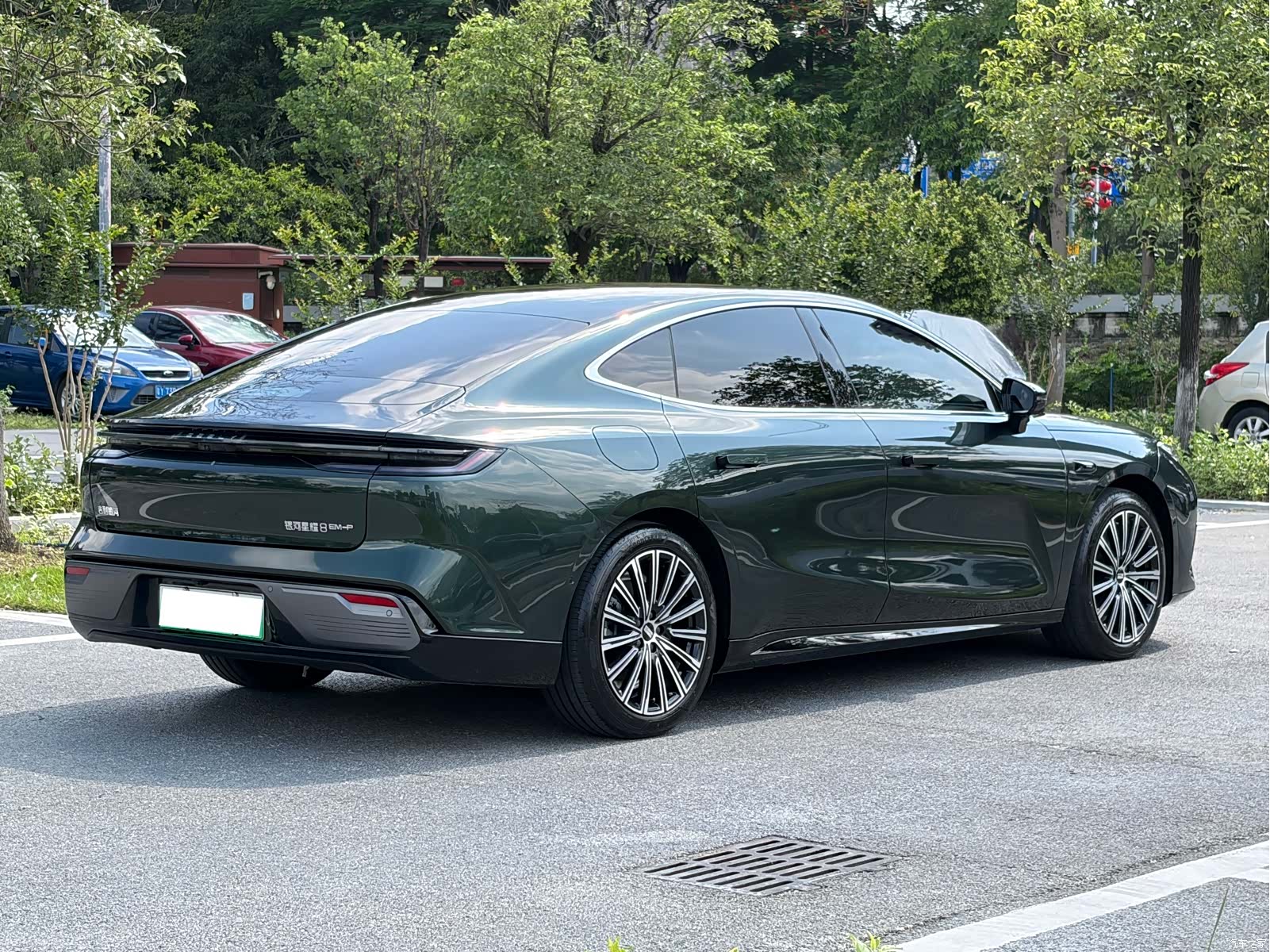 Geely 8, 2025 3
