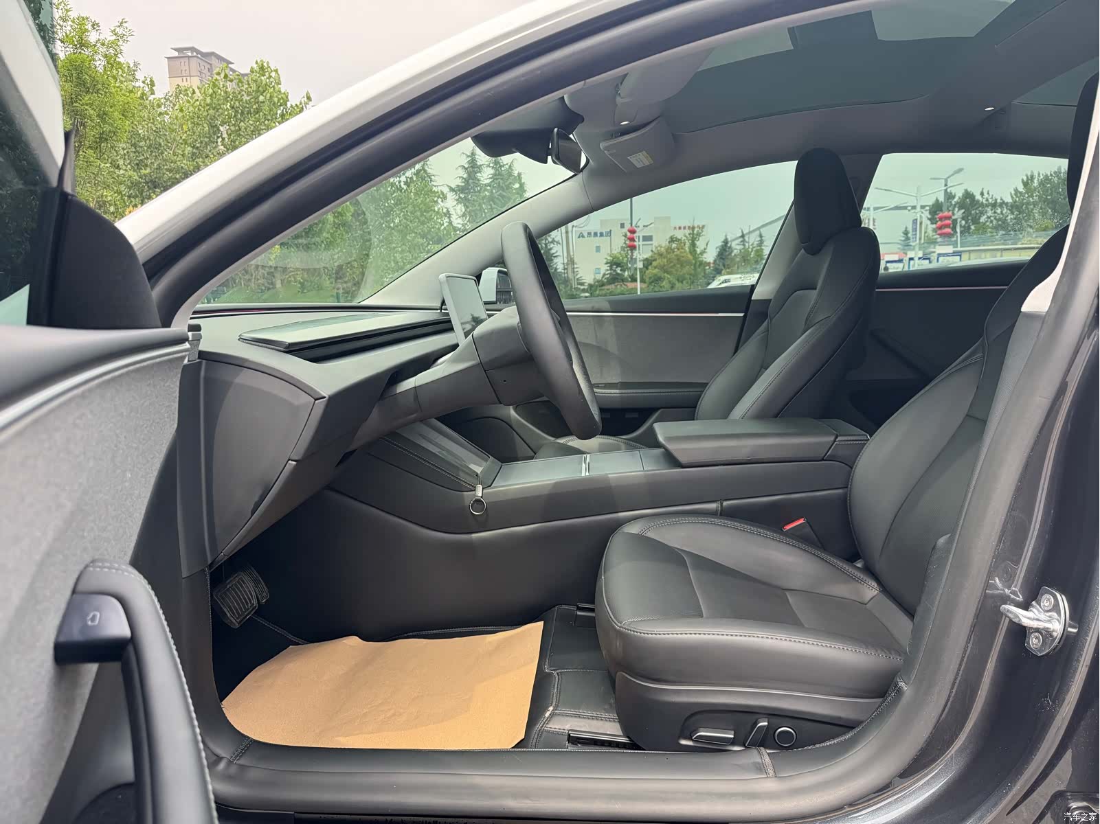 Tesla Model 3, 2024 11
