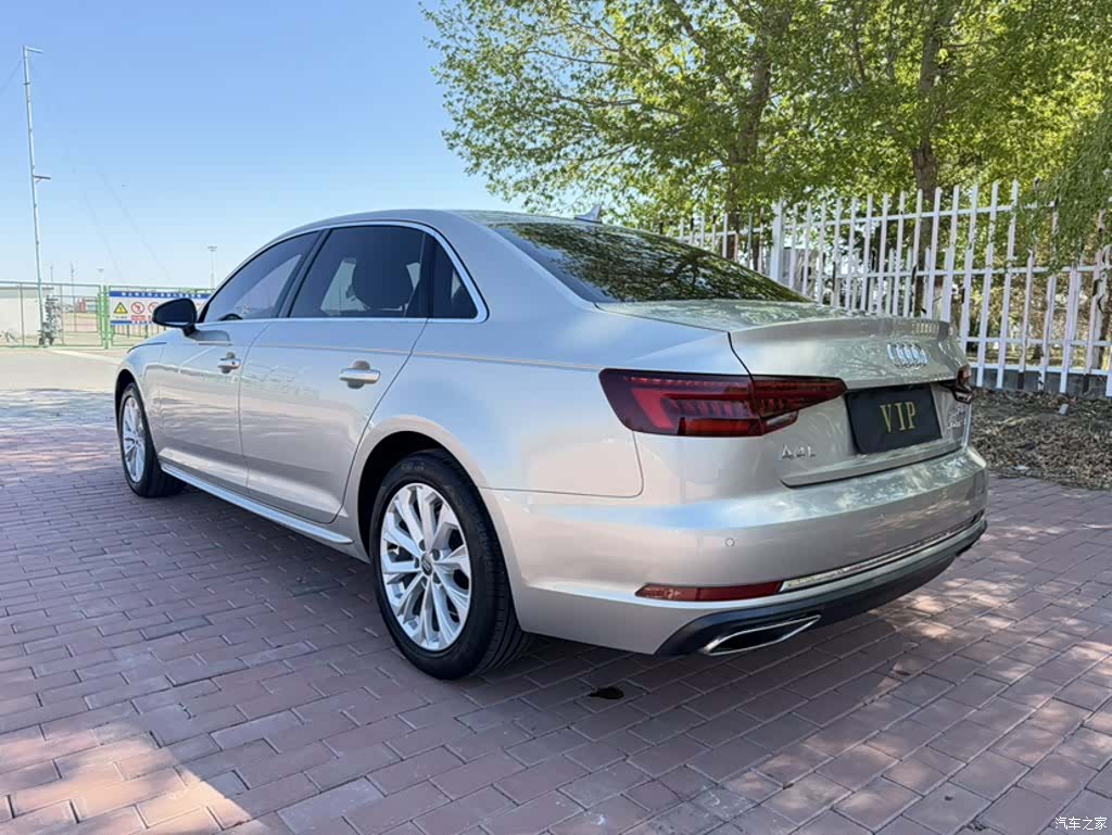Audi A4L, 2020 все фото