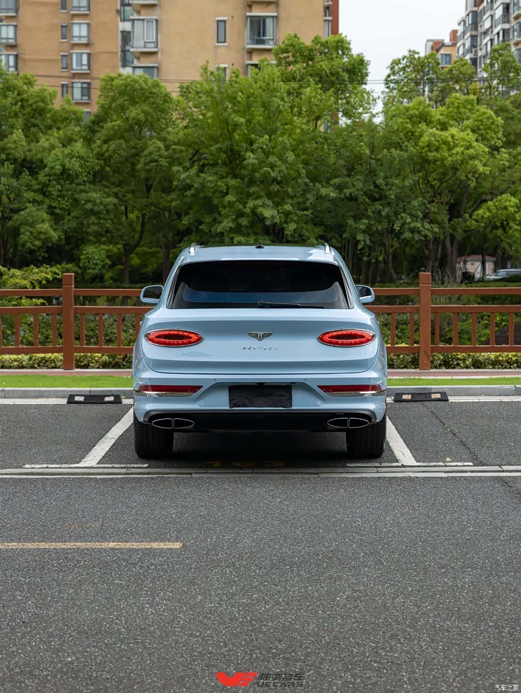 Bentley Bentayga, 2023 все фото