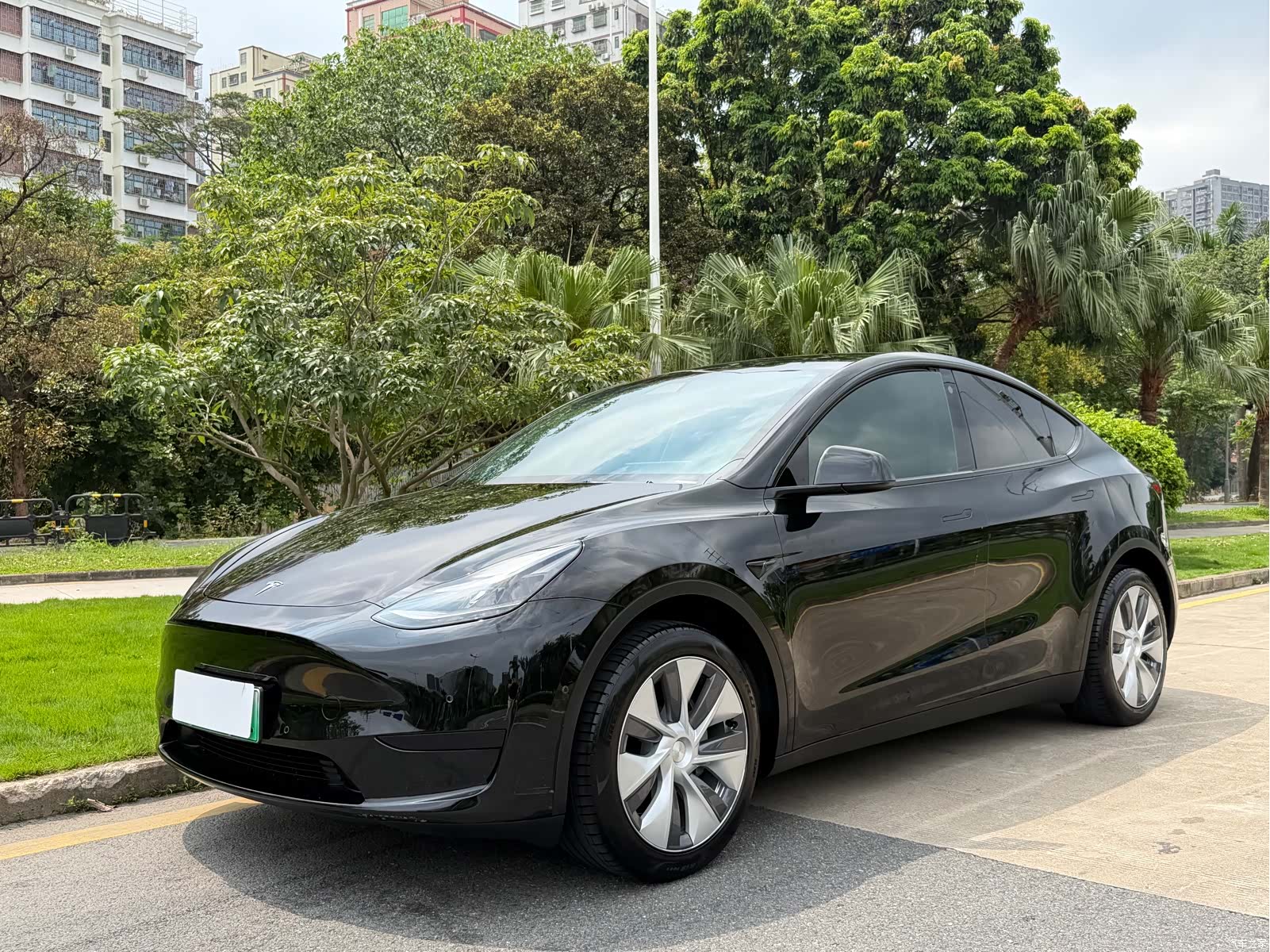 Tesla Model Y, 2023 1