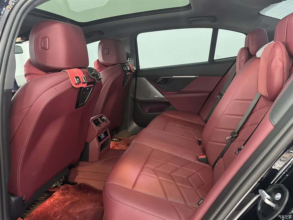 BMW 5 Series, 2025 17