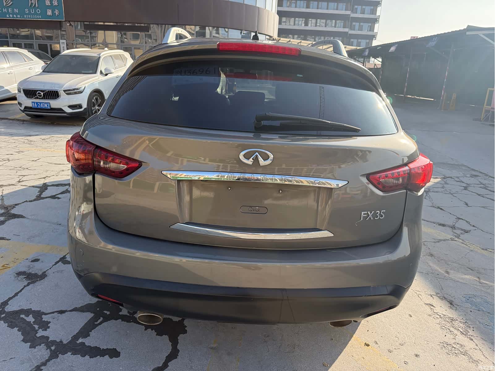 Infiniti FX35, 2011 6