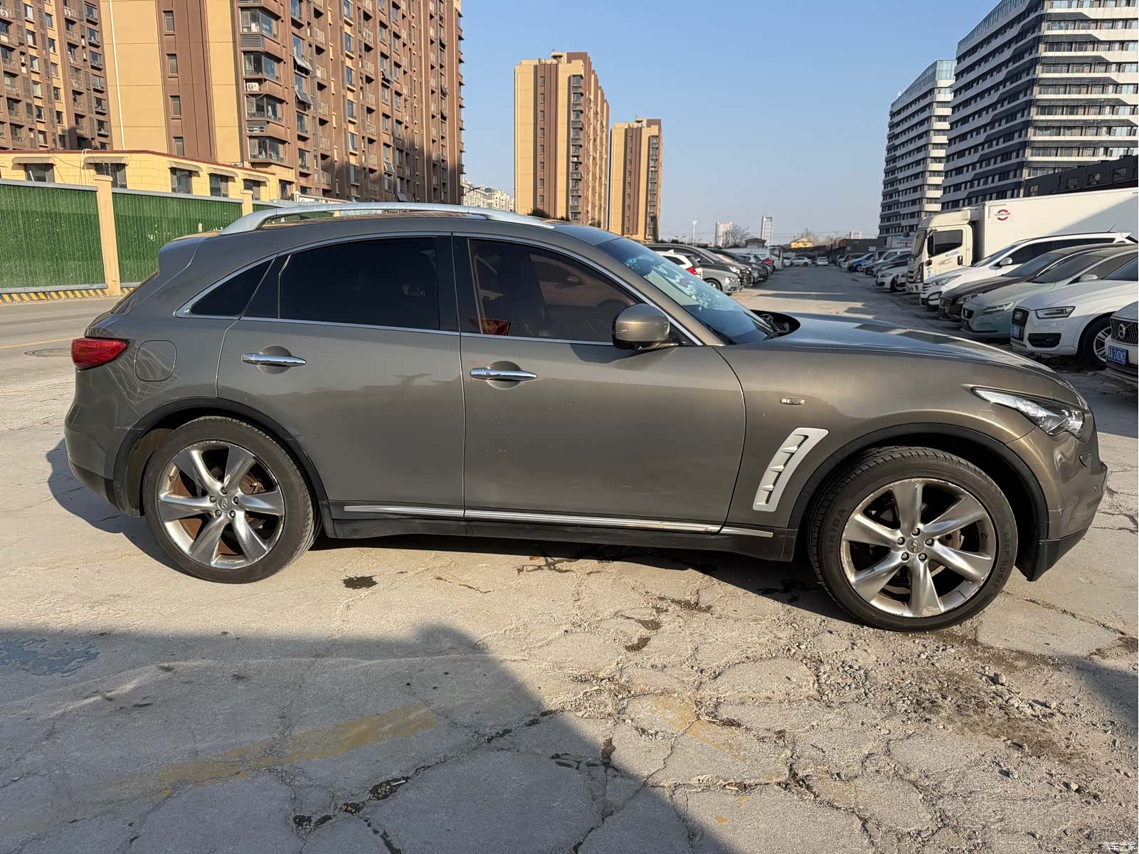 Infiniti FX35, 2011 4
