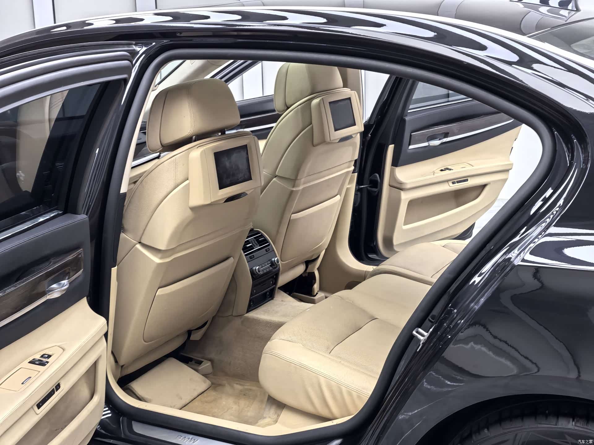 BMW 7 Series, 2011 6