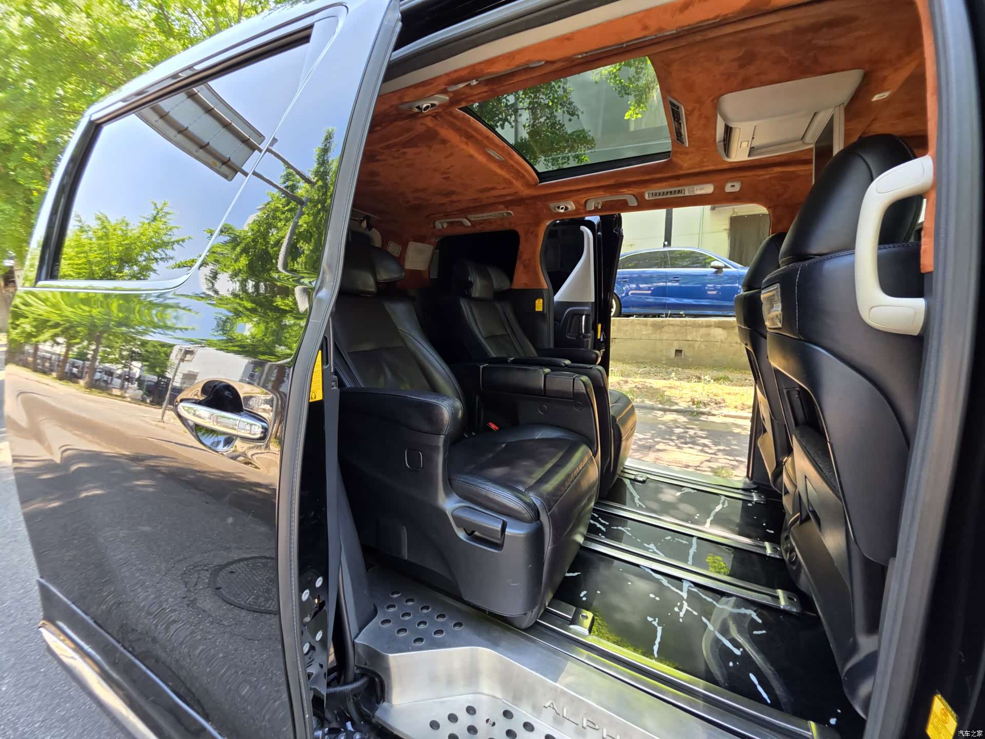Toyota Alphard, 2014 11