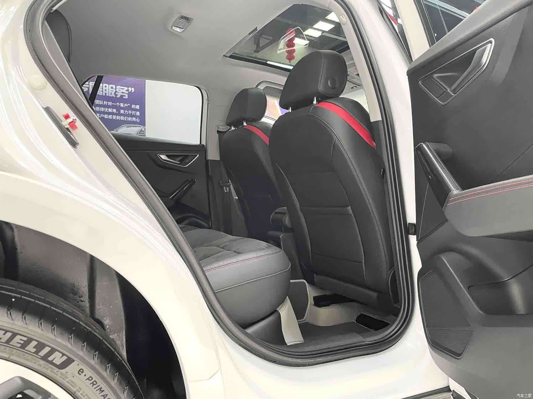 Audi Q2L, 2023 13