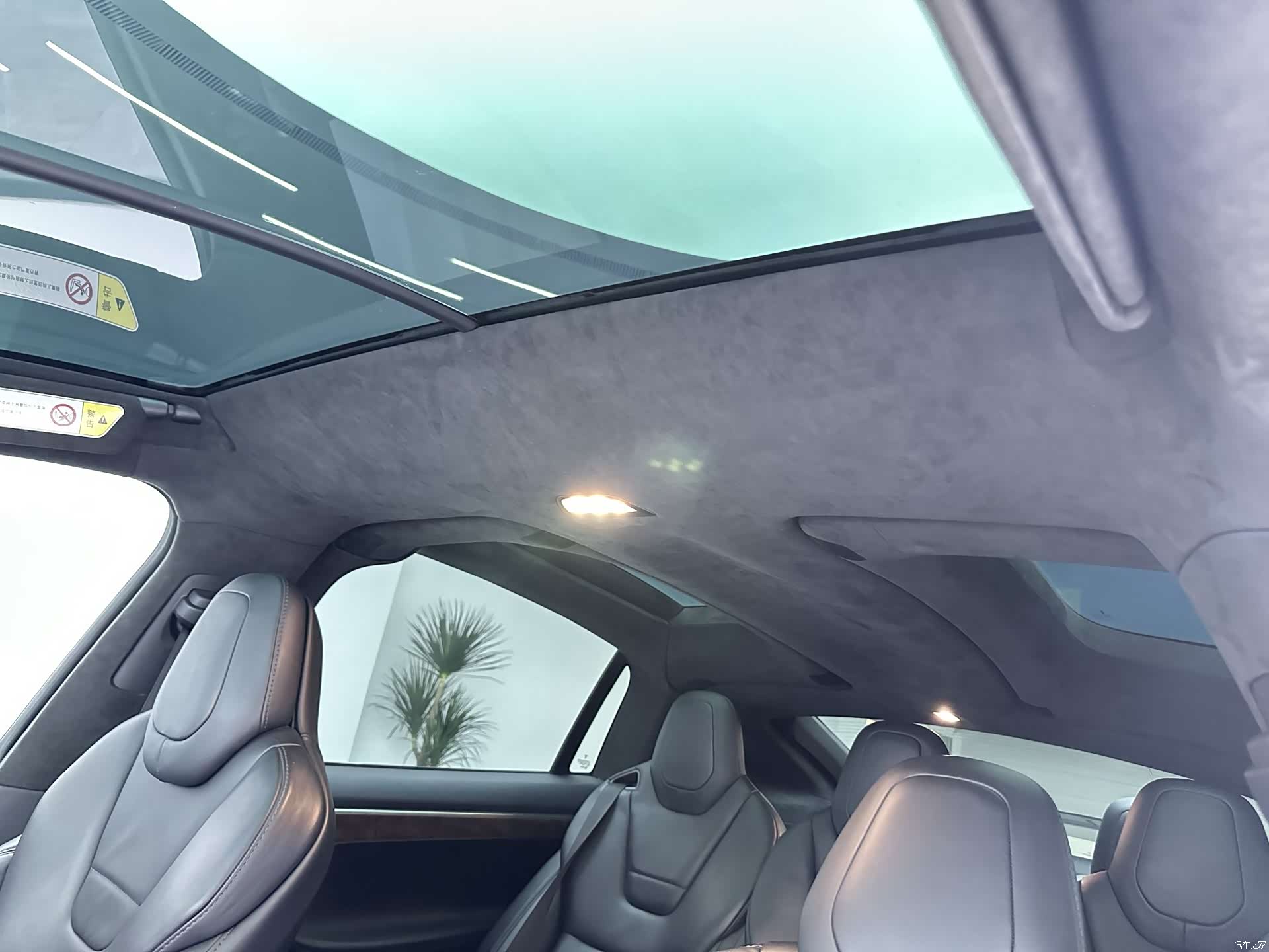 Tesla Model X, 2017 19