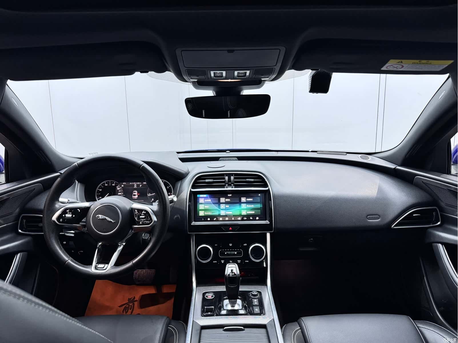 Land Rover XEL, 2020 18