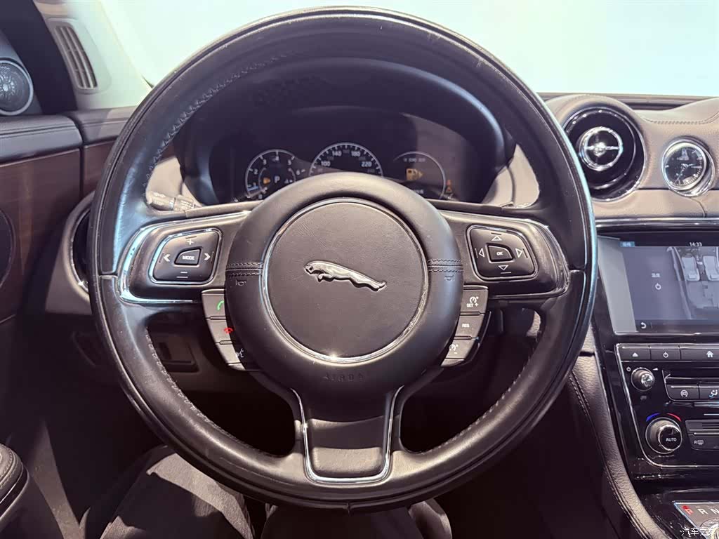 Jaguar XJ, 2017 15