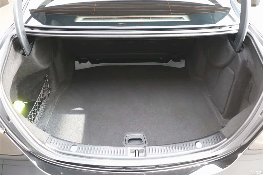 Mercedes-Benz E-Class, 2023 32