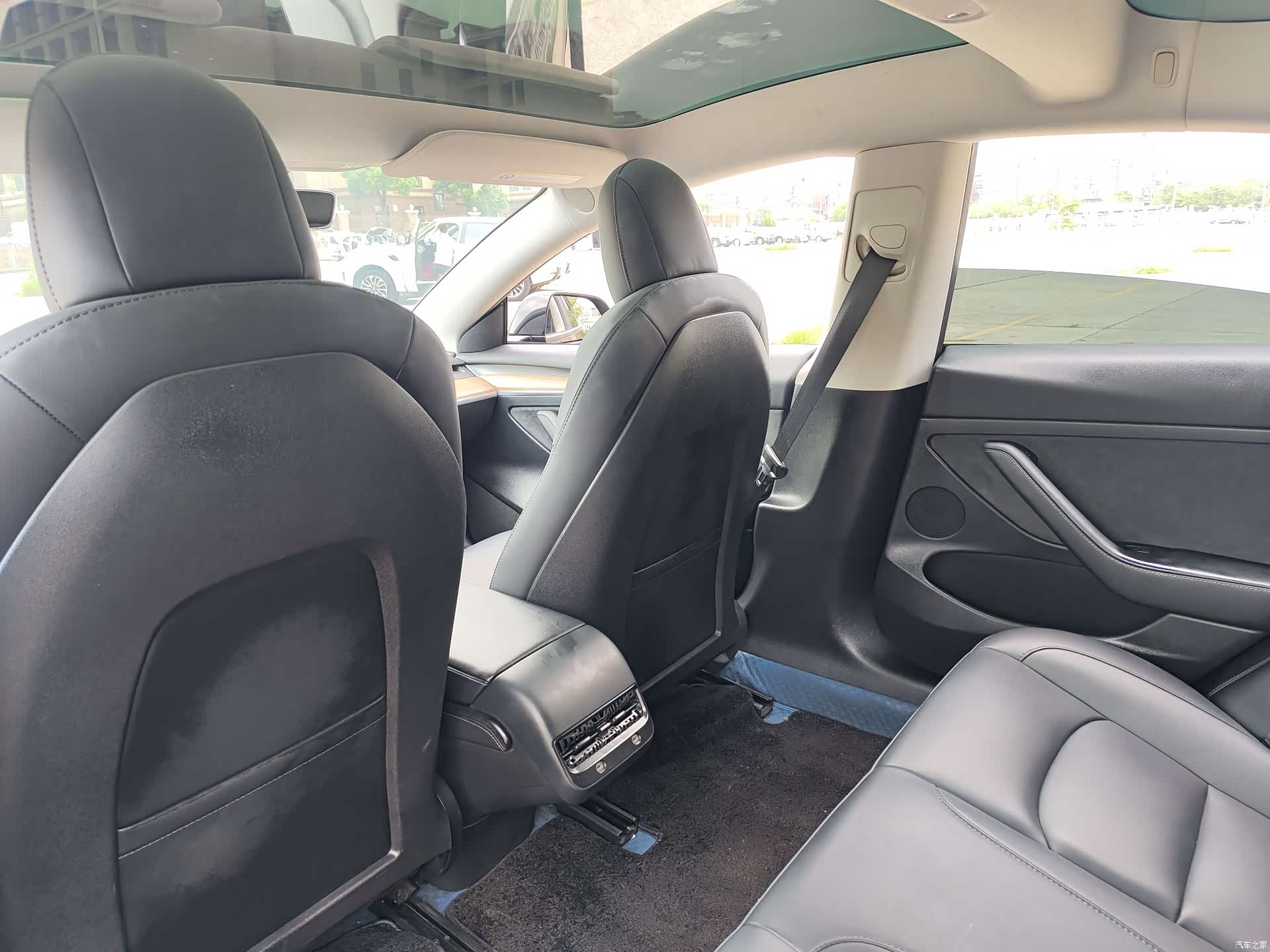 Tesla Model 3, 2022 13