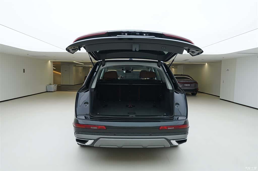 Audi Q7, 2023 6