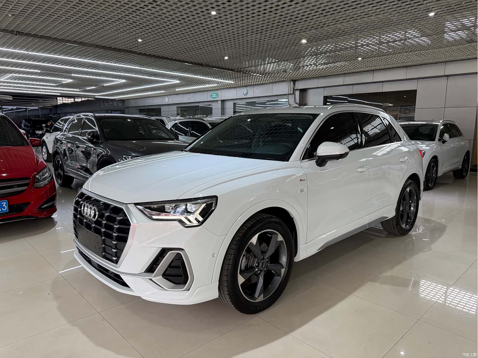 Audi Q3, 2023 1