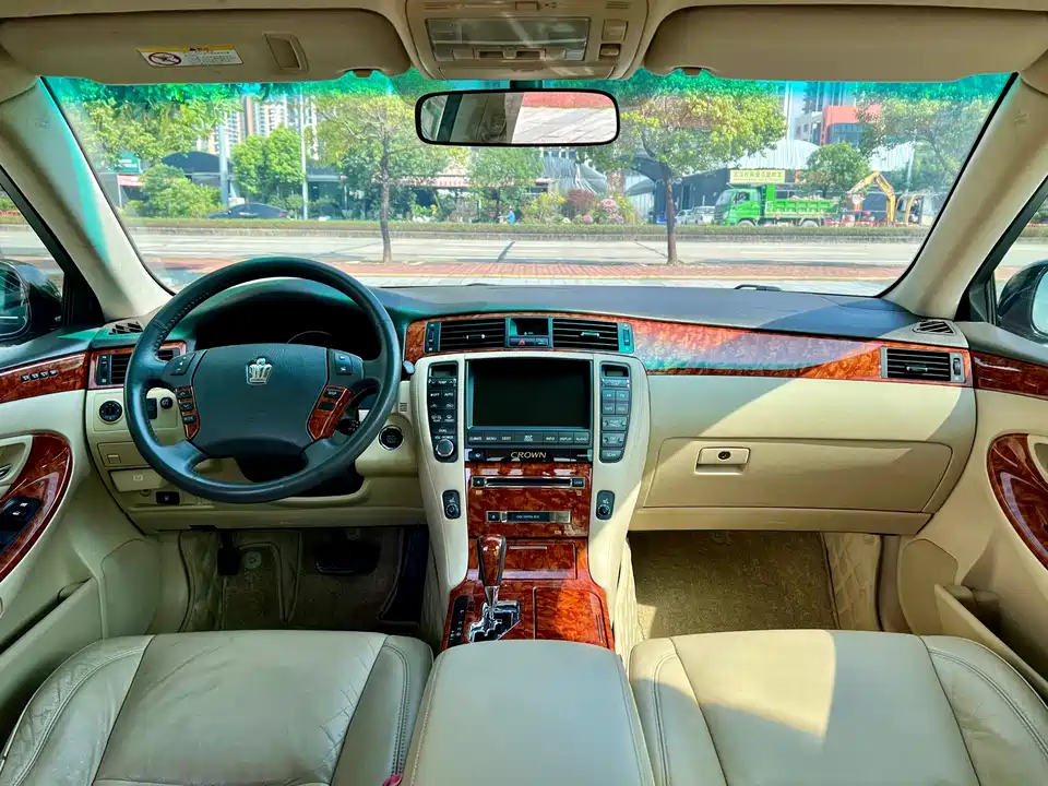 Toyota crown