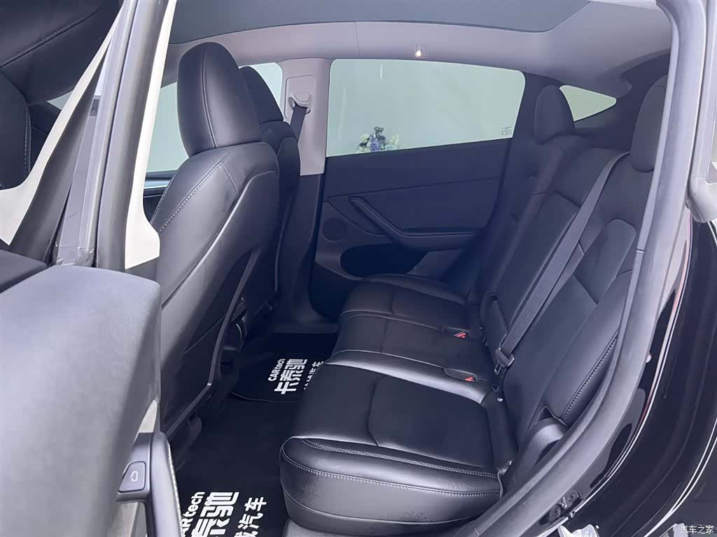 Tesla Model Y, 2024 16