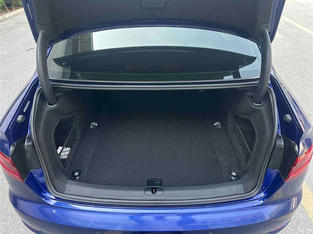 Audi A4L, 2018 7