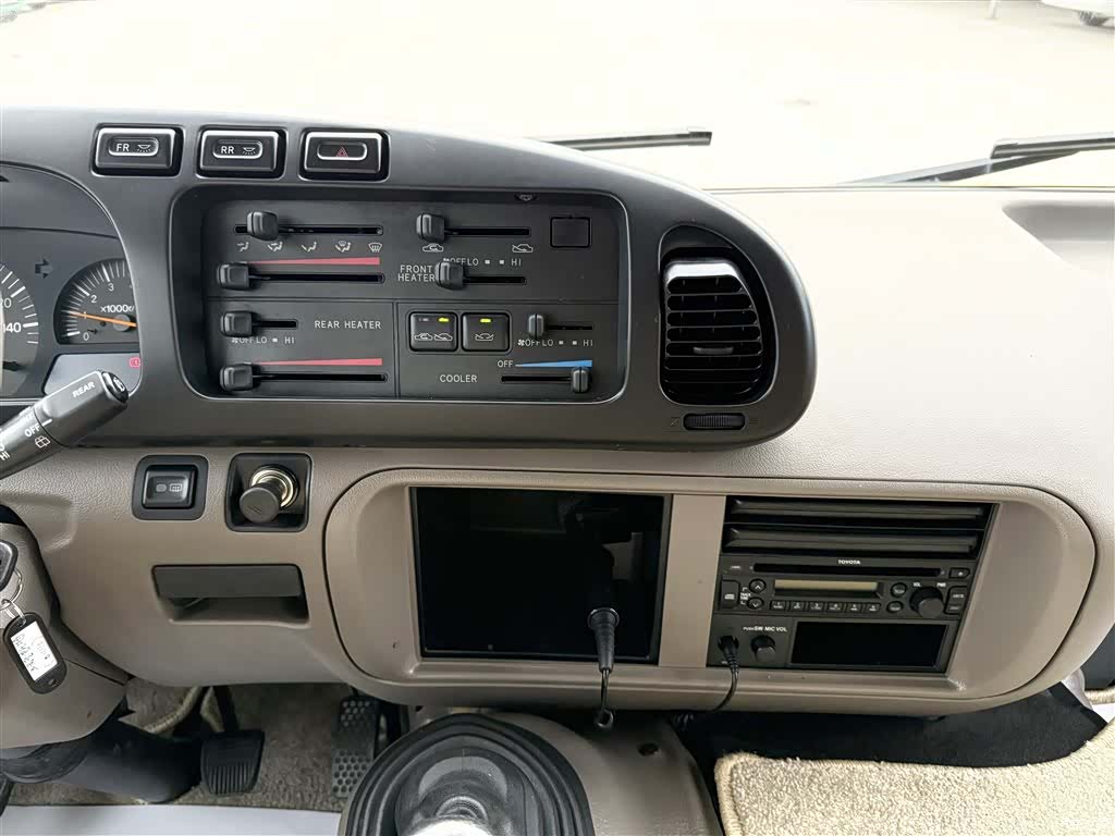 Toyota Coaster, 2011 9