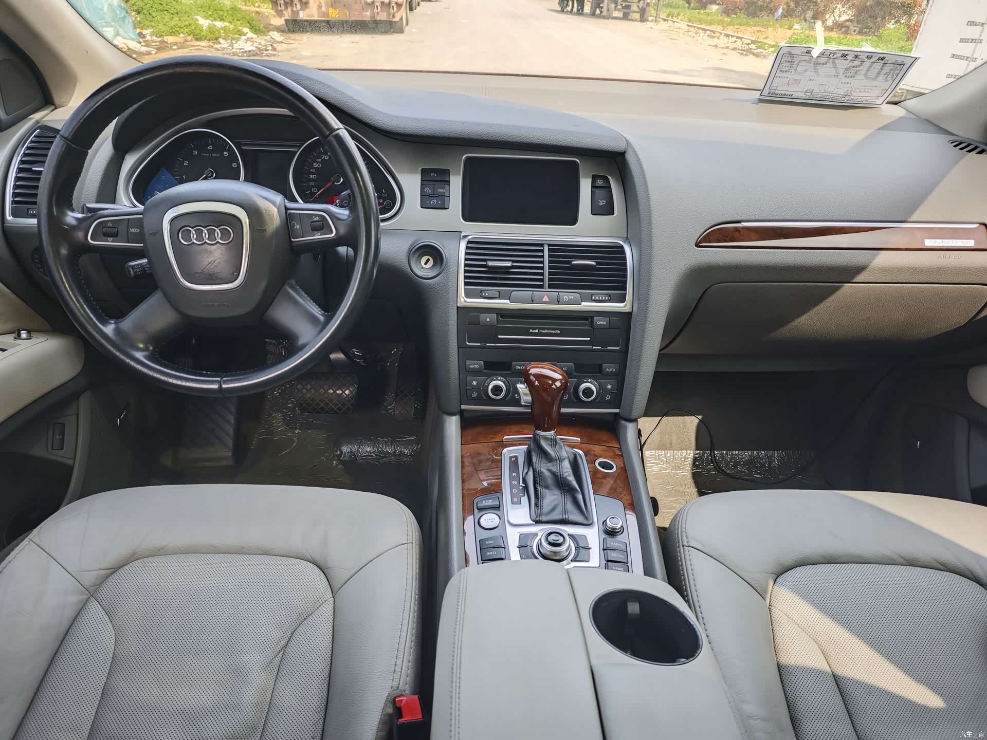 Audi Q7, 2011 8
