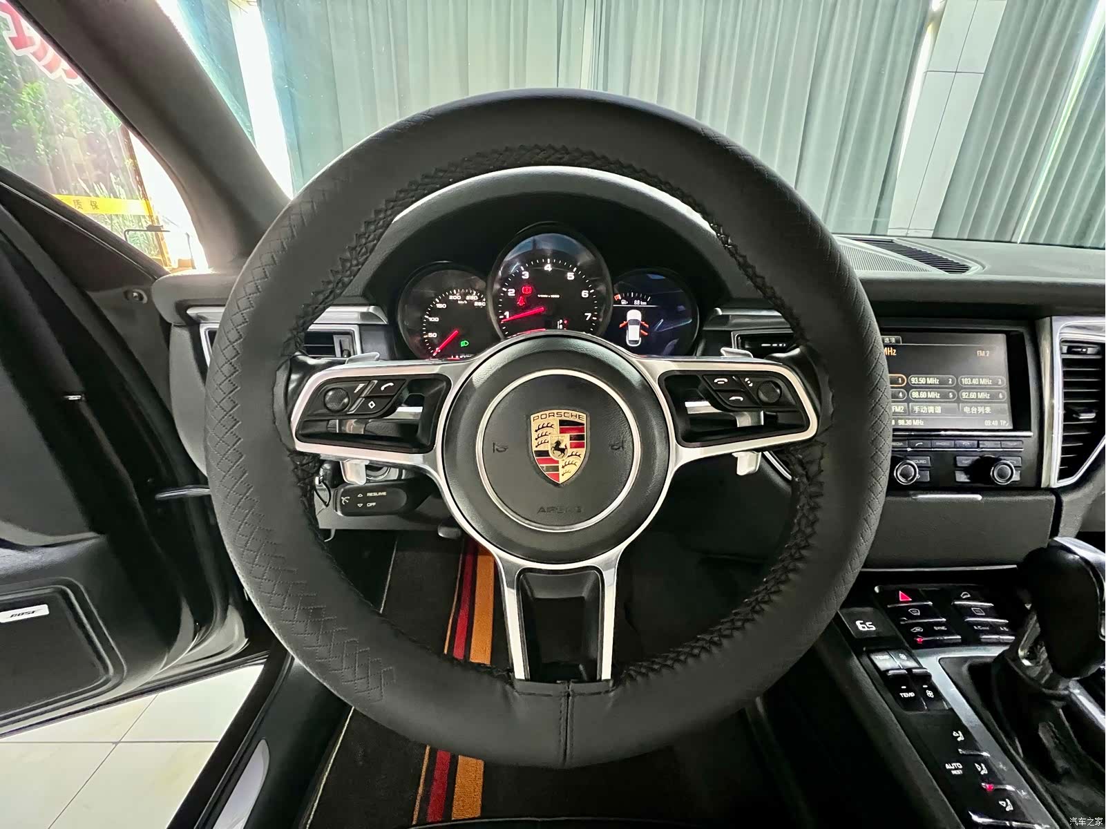 Porsche Macan, 2015 11
