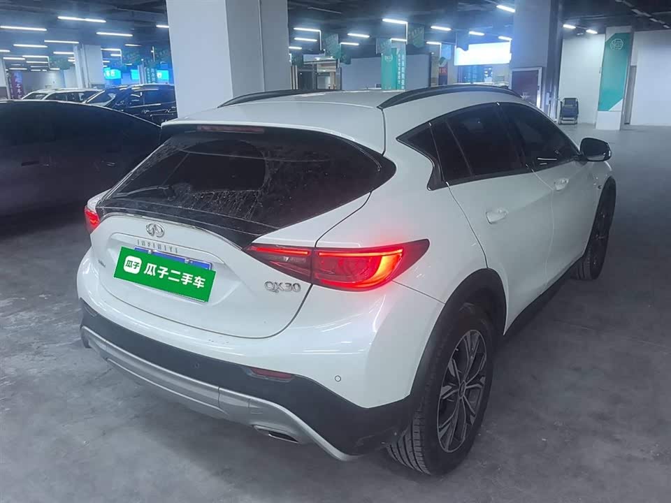 Infiniti QX30 Infiniti QX30